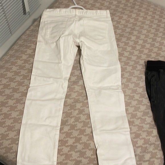 Almost brand new Uniqlo men’s Jean - Picture 3 of 4